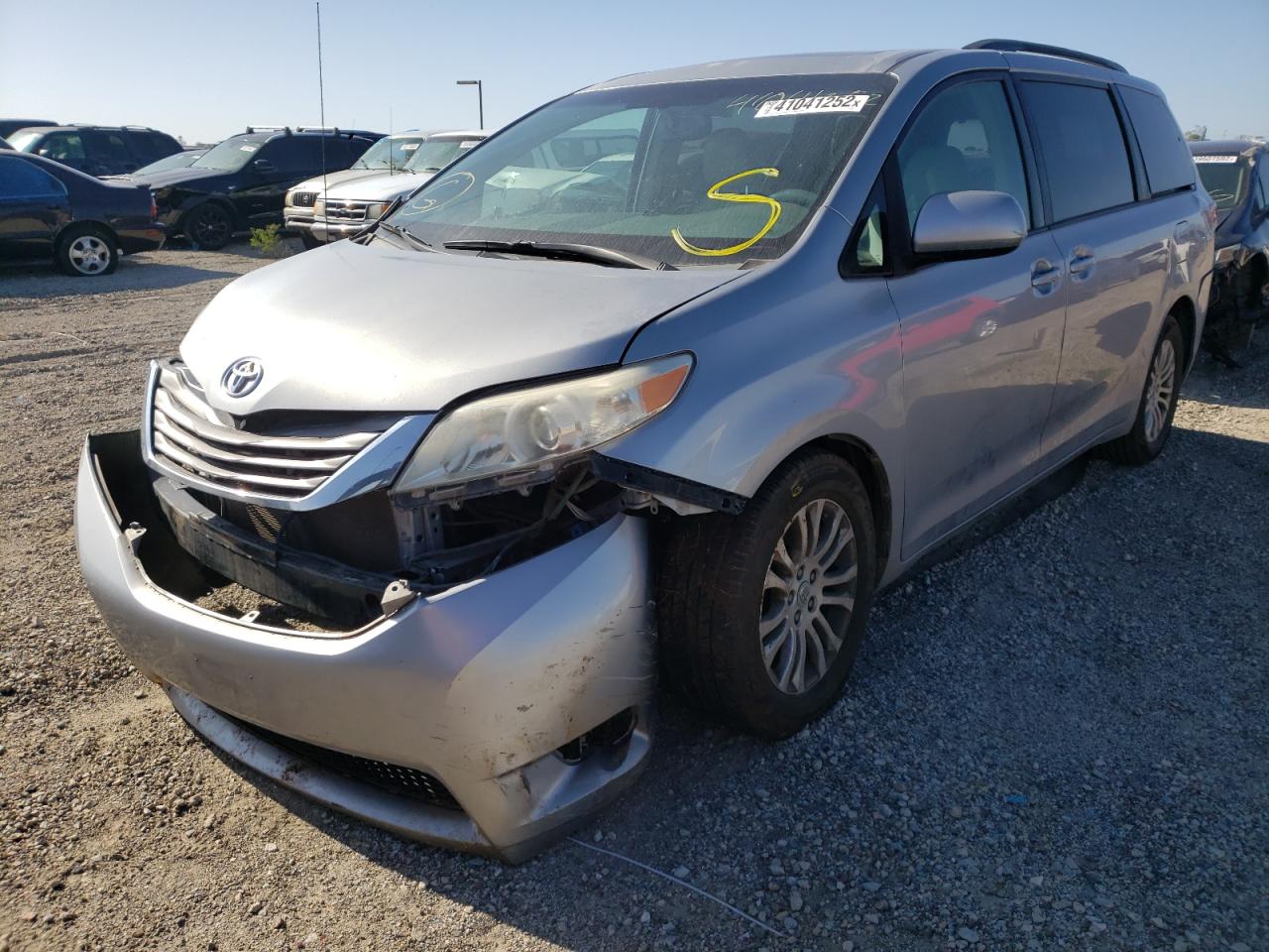 Photo 2 from auction – 2012 TOYOTA SIENNA XLE with VIN 5TDYK3DC2CS267581