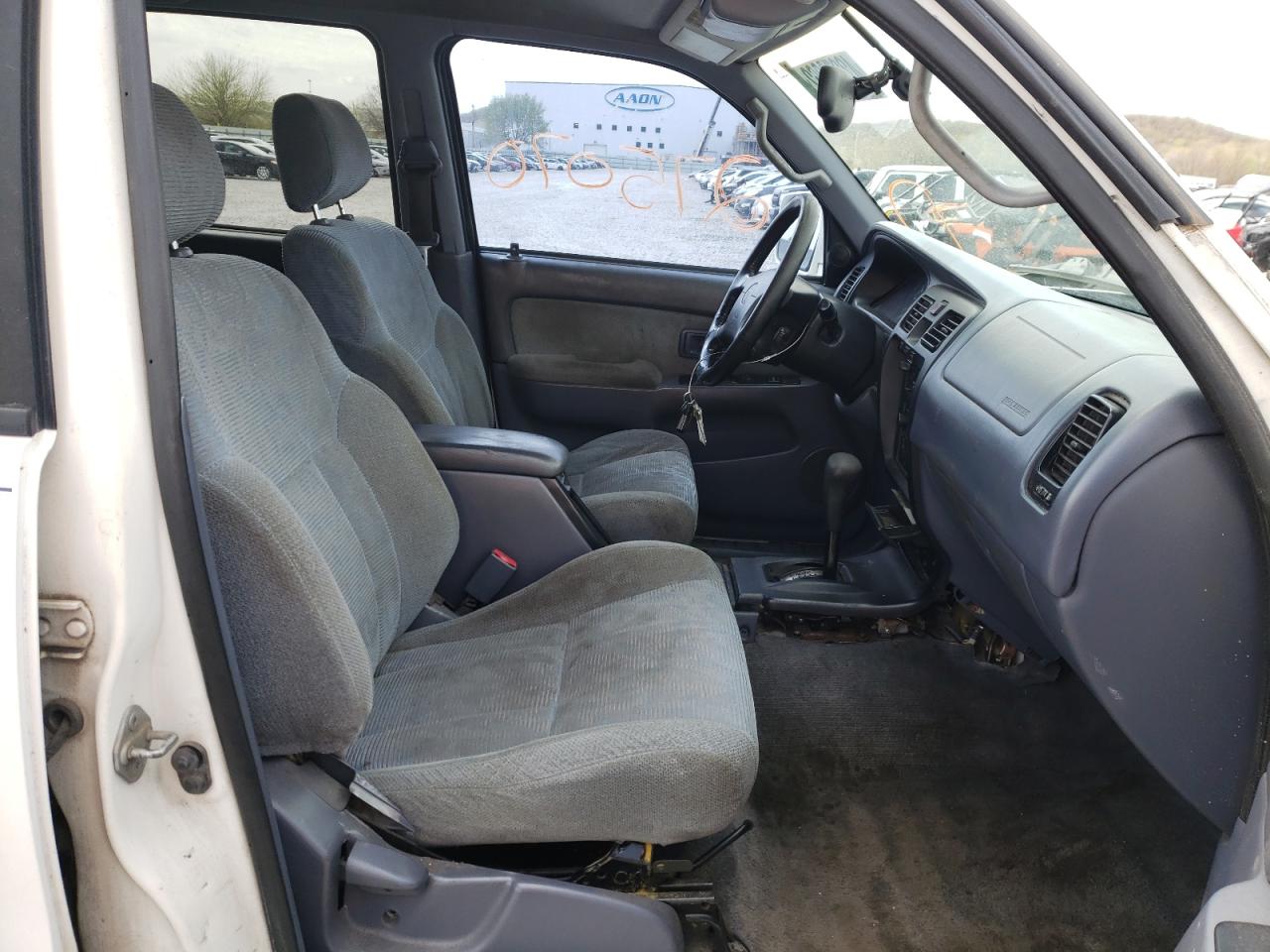 Photo 5 from auction – 2000 TOYOTA 4RUNNER SR with VIN JT3GN86R7Y0136744