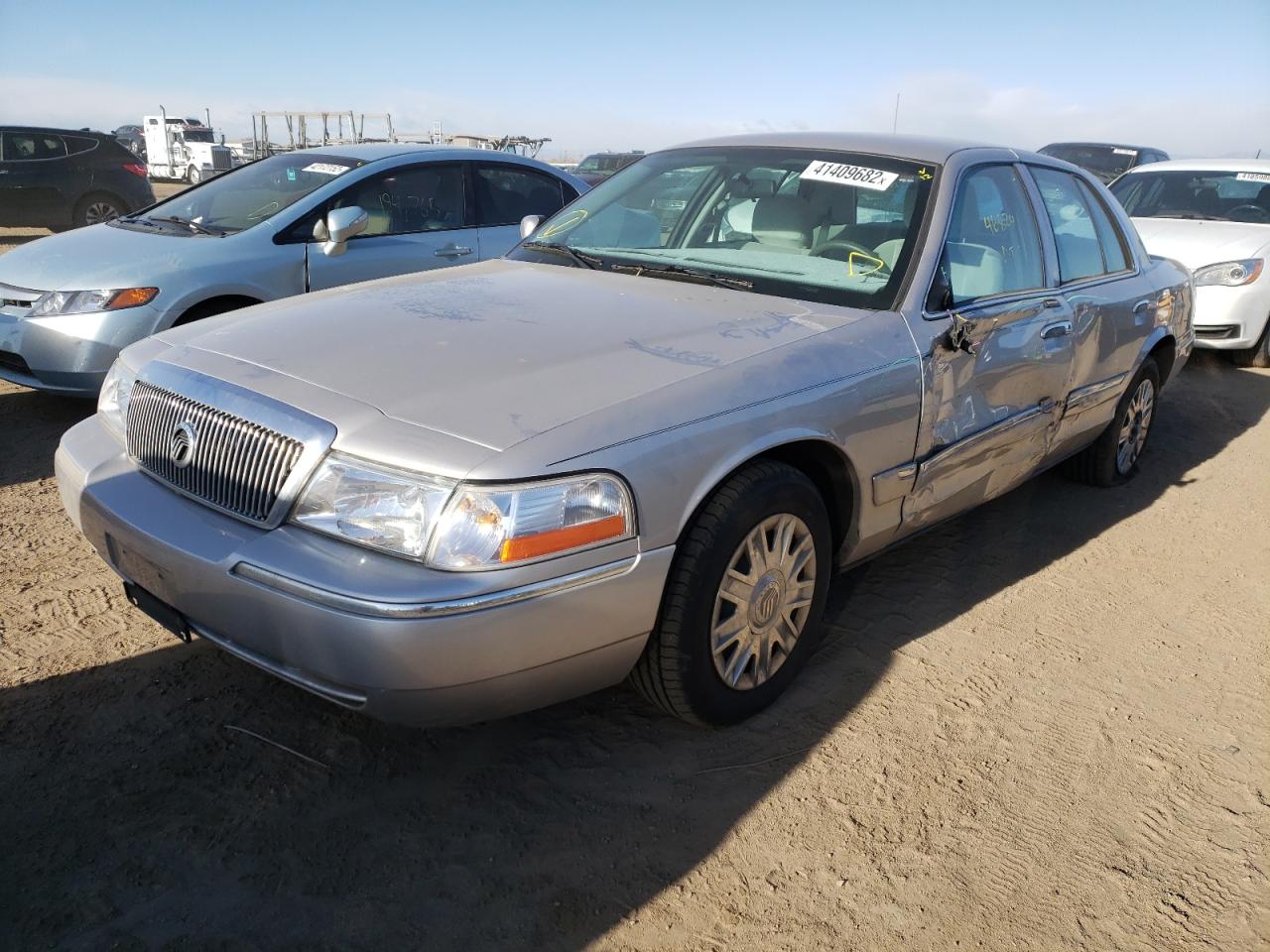 Photo 2 from auction – 2005 MERCURY GRAND MARQ with VIN 2MEFM74W05X653134