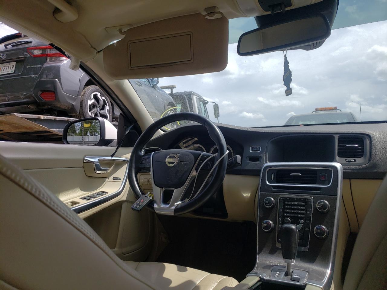 Photo 9 from auction – 2011 VOLVO S60 T6 with VIN YV1902FH6B2015958