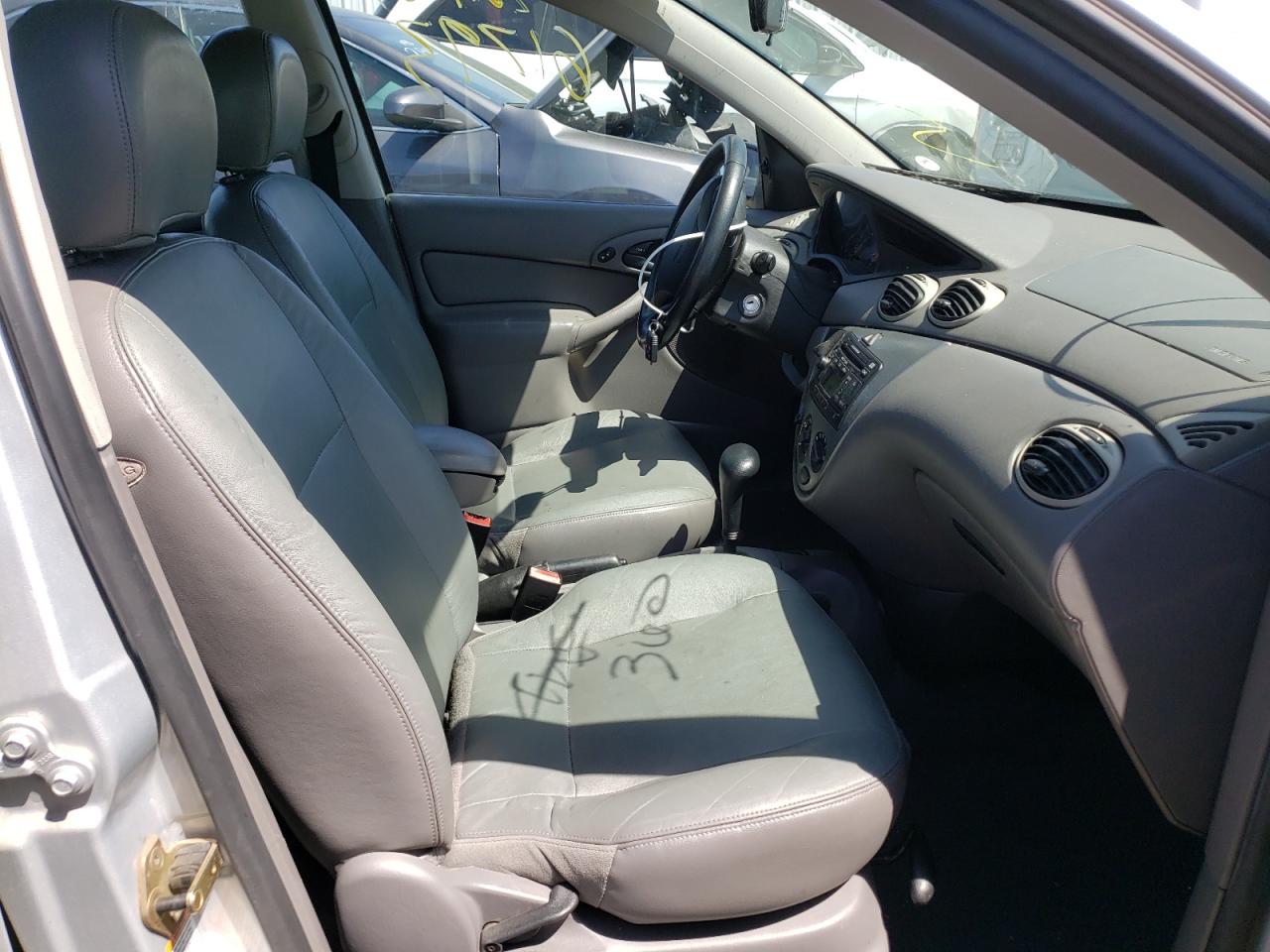 Photo 5 from auction – 2002 FORD FOCUS LX with VIN 1FAHP36362W351681