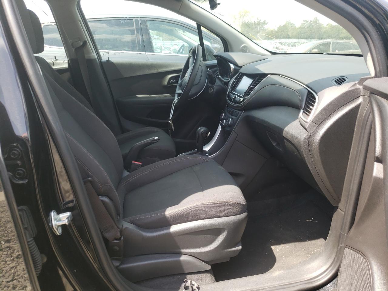 Photo 5 from auction – 2017 CHEVROLET TRAX LS with VIN 3GNCJKSB4HL284131