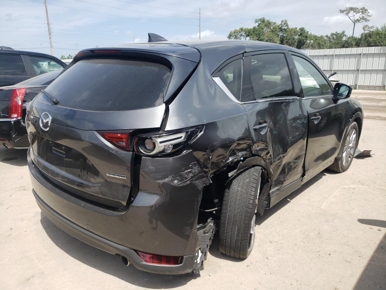 Photo 4 from auction – 2020 MAZDA CX-5 GRAND with VIN JM3KFBAY1L0748761
