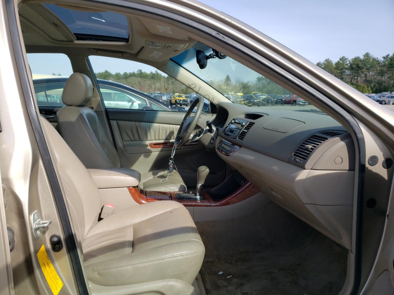 Photo 5 from auction – 2003 TOYOTA CAMRY LE with VIN JTDBF30K030096288