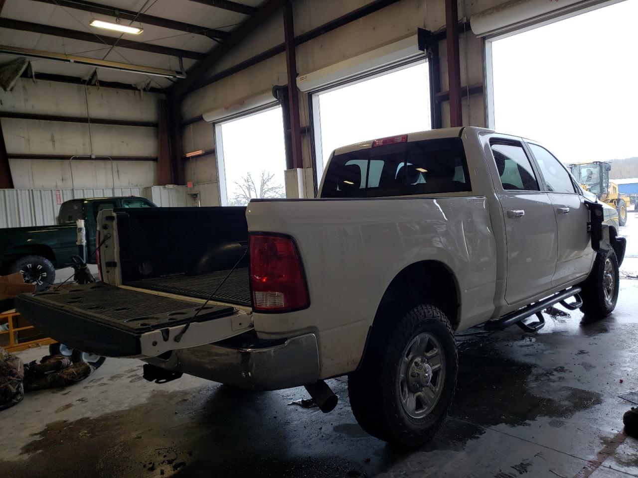 Photo 4 from auction – 2017 RAM 2500 SLT with VIN 3C6UR5DL9HG535531