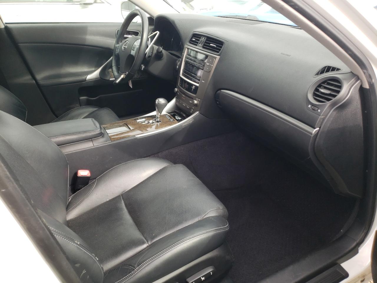 Photo 5 from auction – 2011 LEXUS UK with VIN JTHBF5C23B5133339