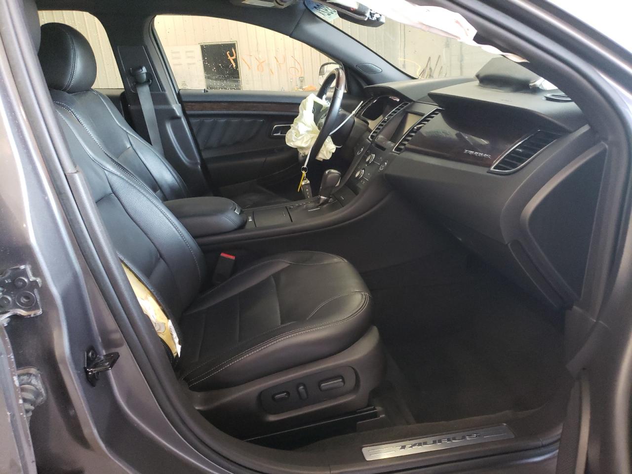 Photo 5 from auction – 2014 FORD TAURUS LIM with VIN 1FAHP2F86EG179799