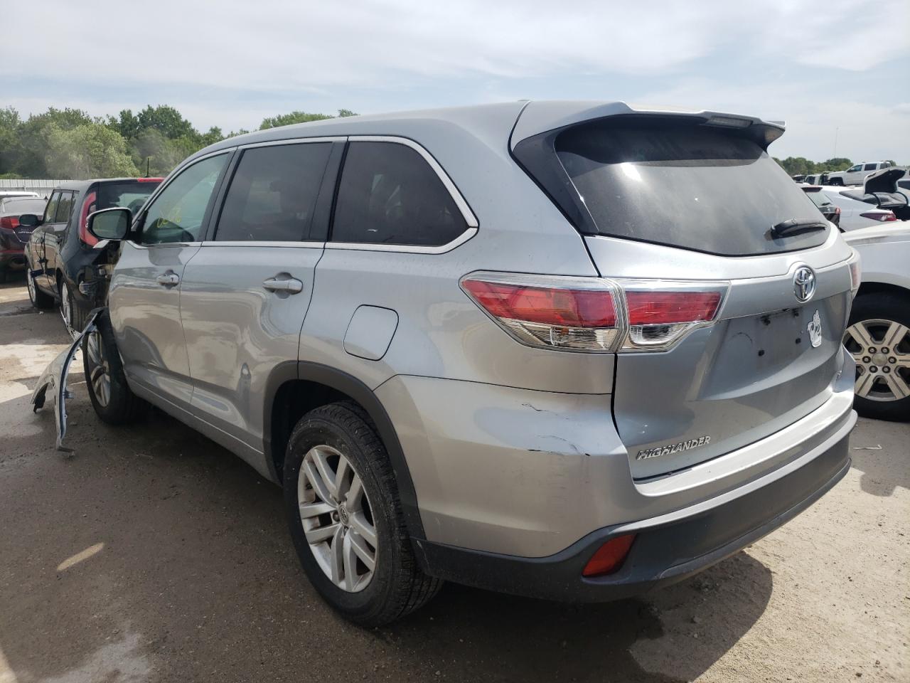 Photo 3 from auction – 2015 TOYOTA HIGHLANDER with VIN 5TDZARFH9FS010019