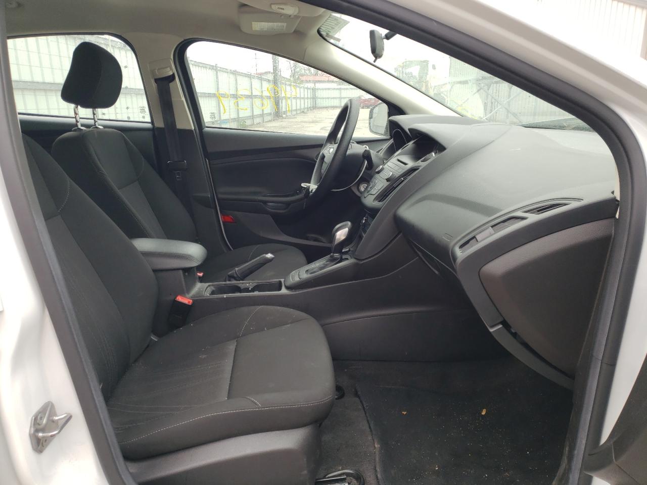 Photo 5 from auction – 2017 FORD FOCUS SE with VIN 1FADP3F2XHL340165