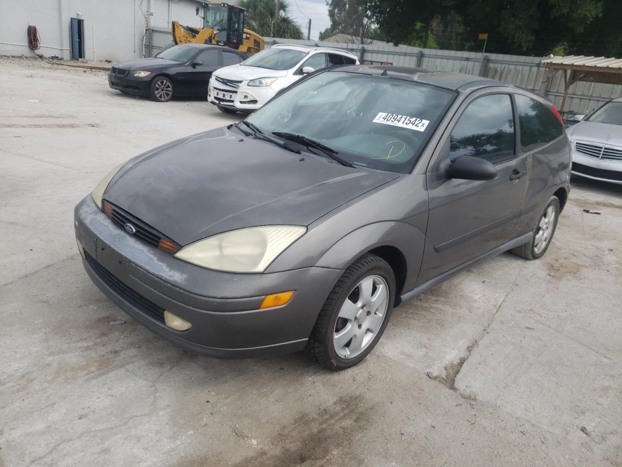 Photo 2 from auction – 2002 FORD FOCUS ZX3 with VIN 3FAFP31352R223269