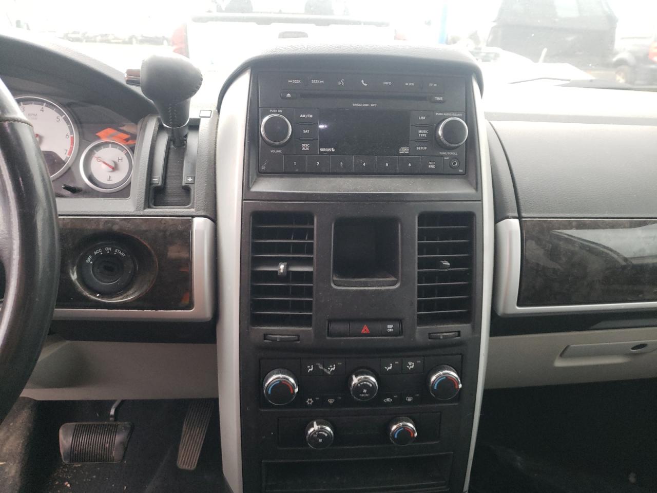 Photo 9 from auction – 2010 DODGE GRAND CARA with VIN 2D4RN5D16AR209729