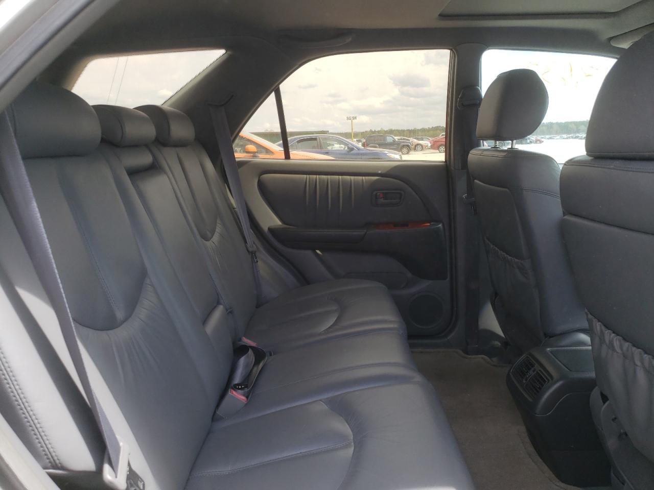 Photo 6 from auction – 2000 LEXUS RX 300 with VIN JT6HF10U5Y0136105