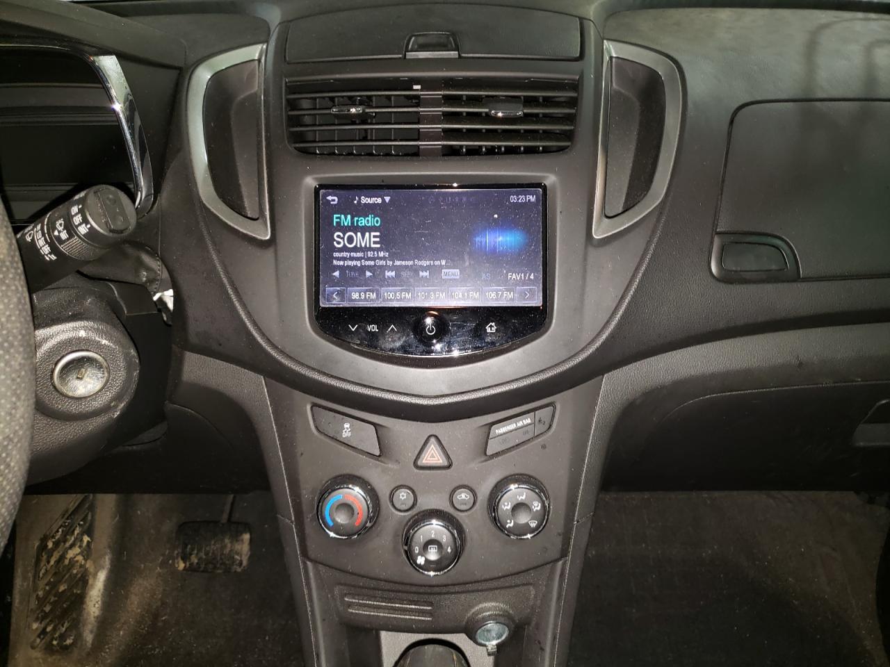 Photo 9 from auction – 2016 CHEVROLET TRAX LS with VIN KL7CJKSB7GB537691