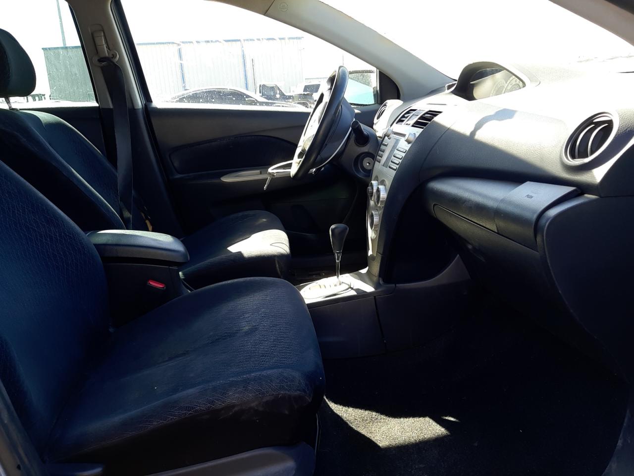 Photo 5 from auction – 2007 TOYOTA YARIS with VIN JTDBT903871006826