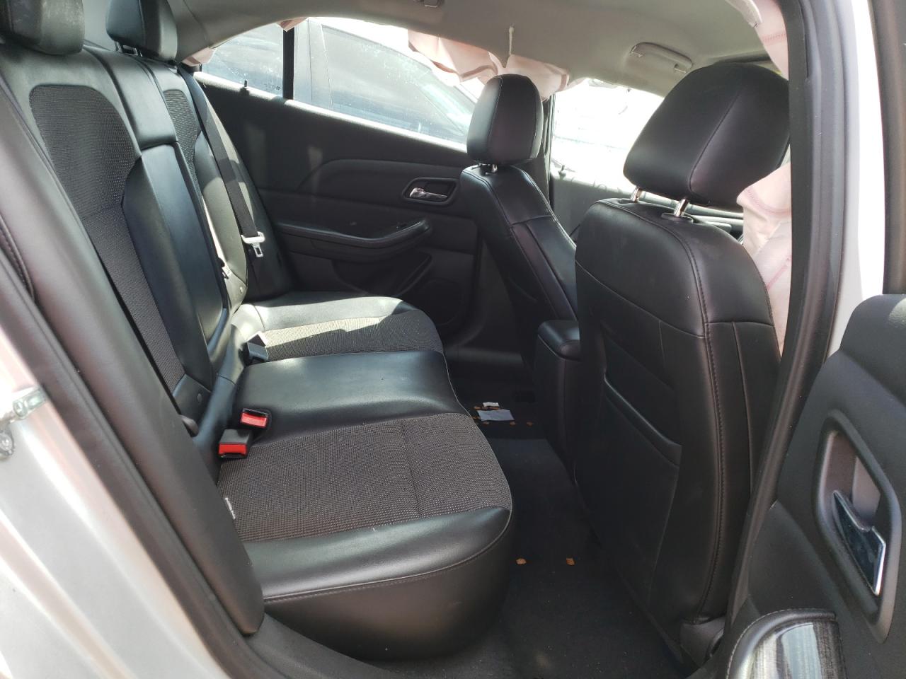 صورة رقم 6 من المزاد - 2015 CHEVROLET MALIBU مع VIN 1G11D5SL3FF205131
