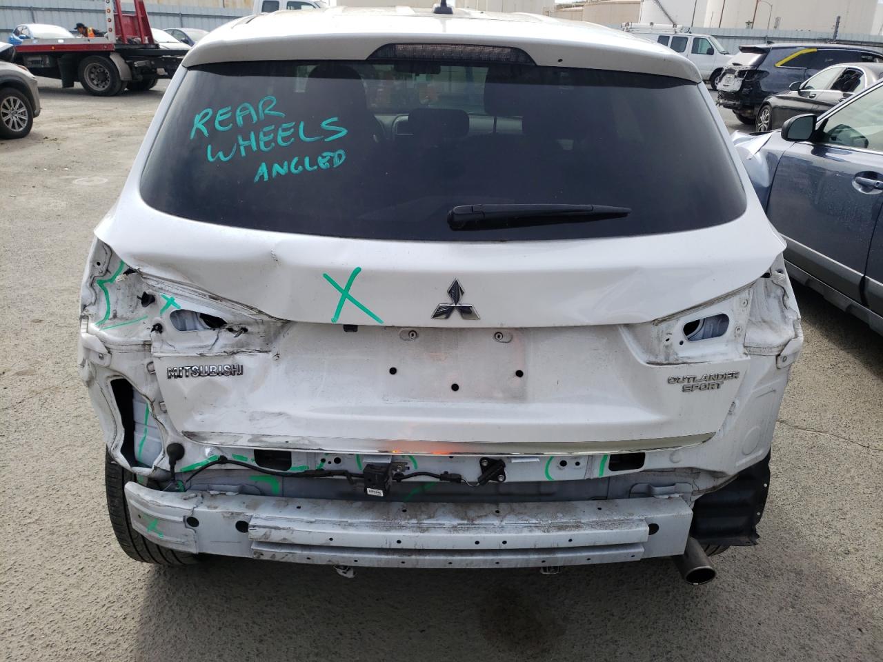 Photo 9 from auction – 2015 MITSUBISHI OUTLANDER with VIN 4A4AP4AU9FE044673