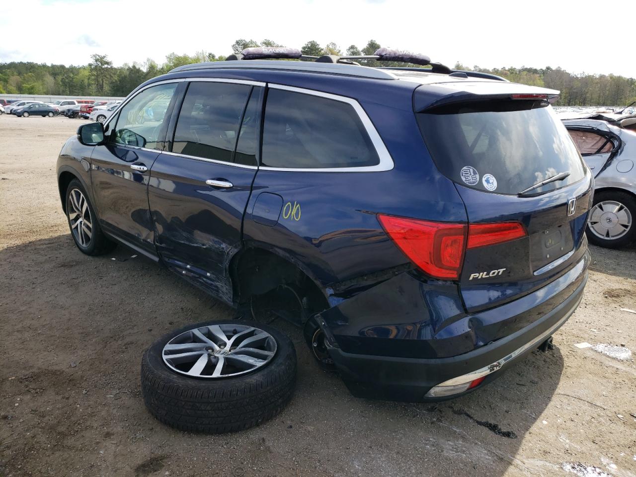 Photo 3 from auction – 2016 HONDA PILOT with VIN 5FNYF5H9XGB047887