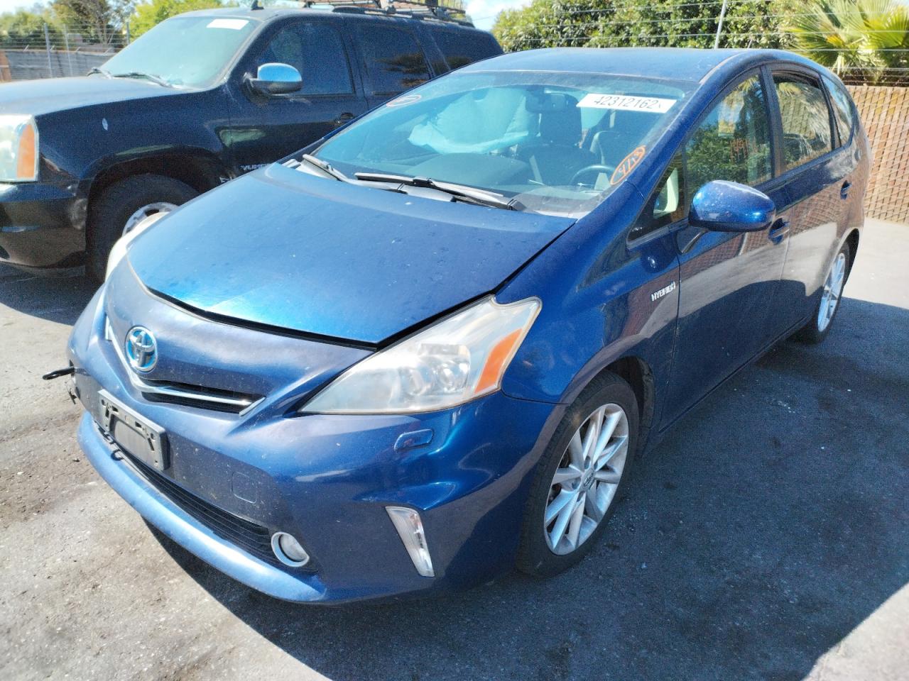Photo 2 from auction – 2013 TOYOTA PRIUS V with VIN JTDZN3EU5D3228182