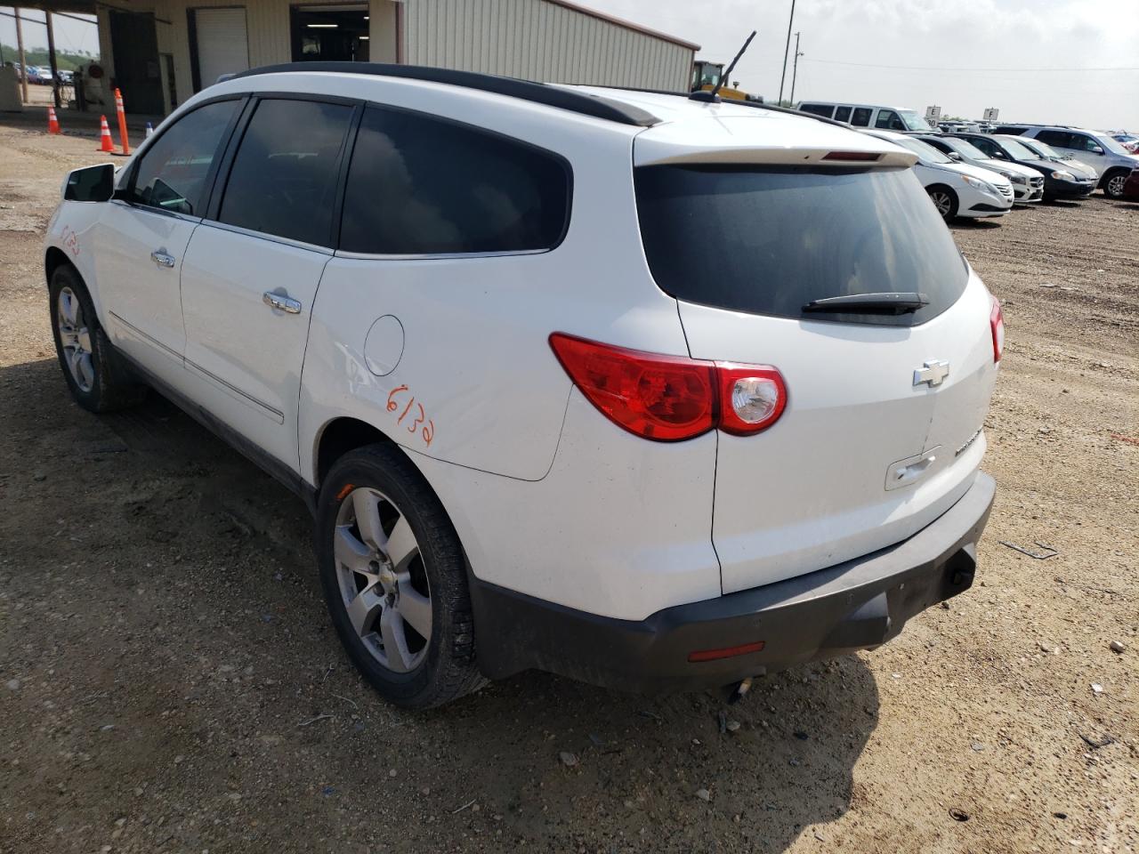 Photo 3 from auction – 2010 CHEVROLET TRAVERSE L with VIN 1GNLRHED8AS128545