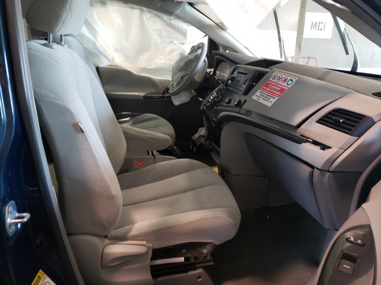 Photo 5 from auction – 2011 TOYOTA SIENNA LE with VIN 5TDKK3DC0BS174398
