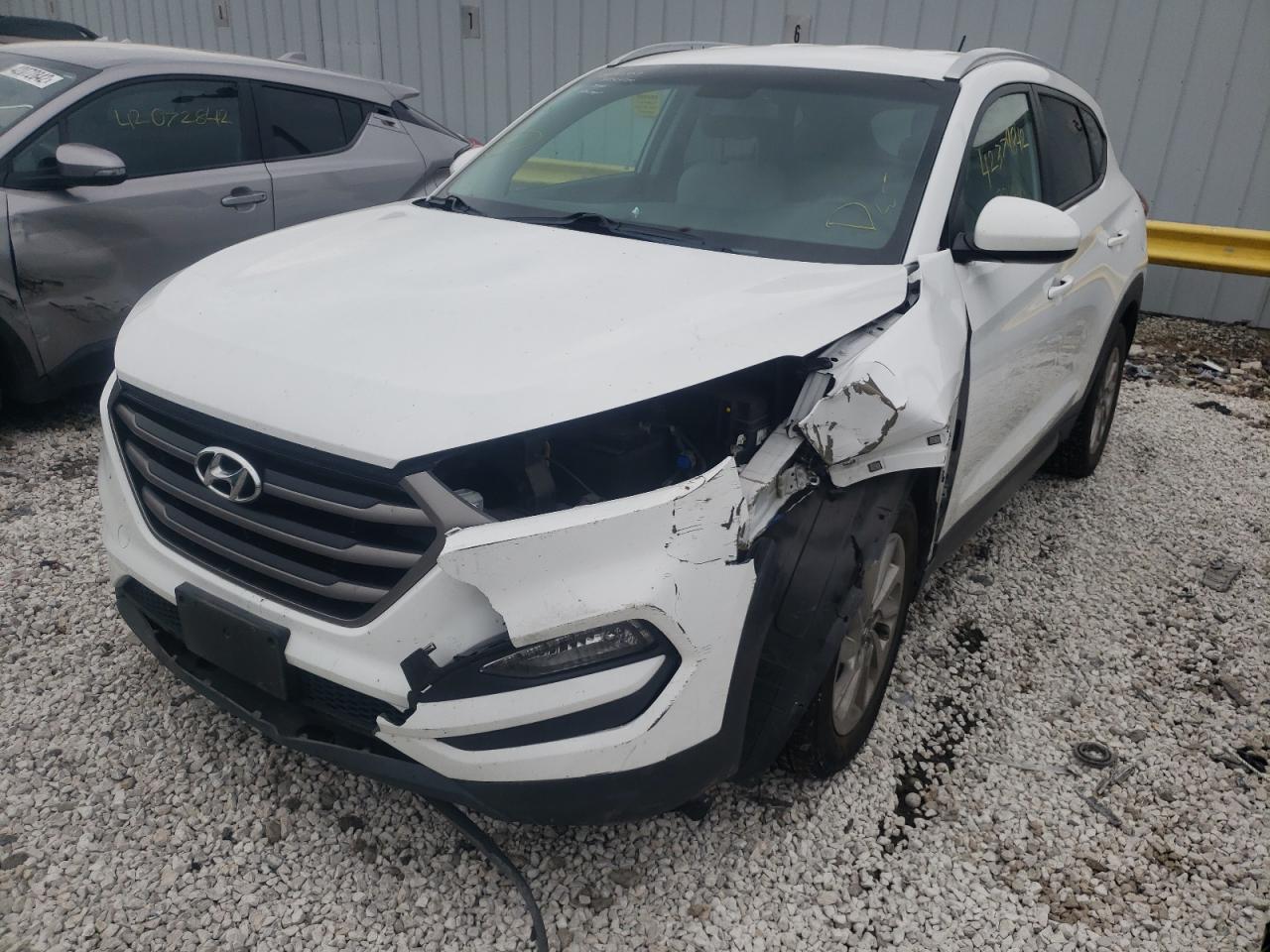 Photo 2 from auction – 2016 HYUNDAI TUCSON LIM with VIN KM8J33A44GU112653