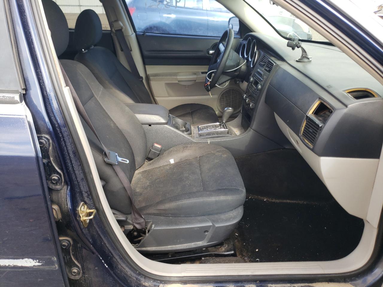 Photo 5 from auction – 2005 DODGE MAGNUM SXT with VIN 2D4FV48V65H112407