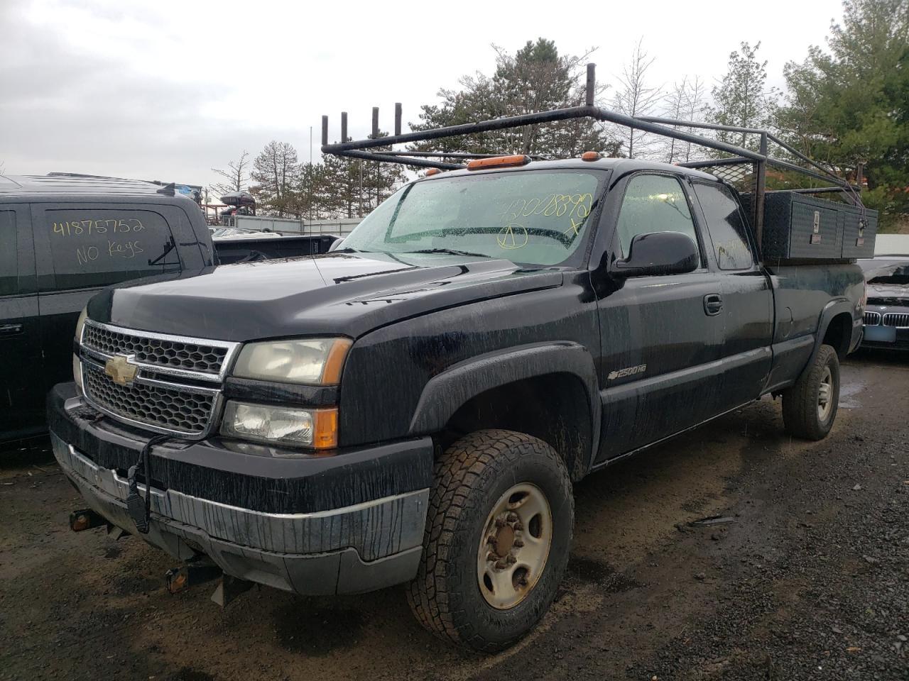 Photo 2 from auction – 2005 CHEVROLET SILVERADO with VIN 1GCHK29U65E314728
