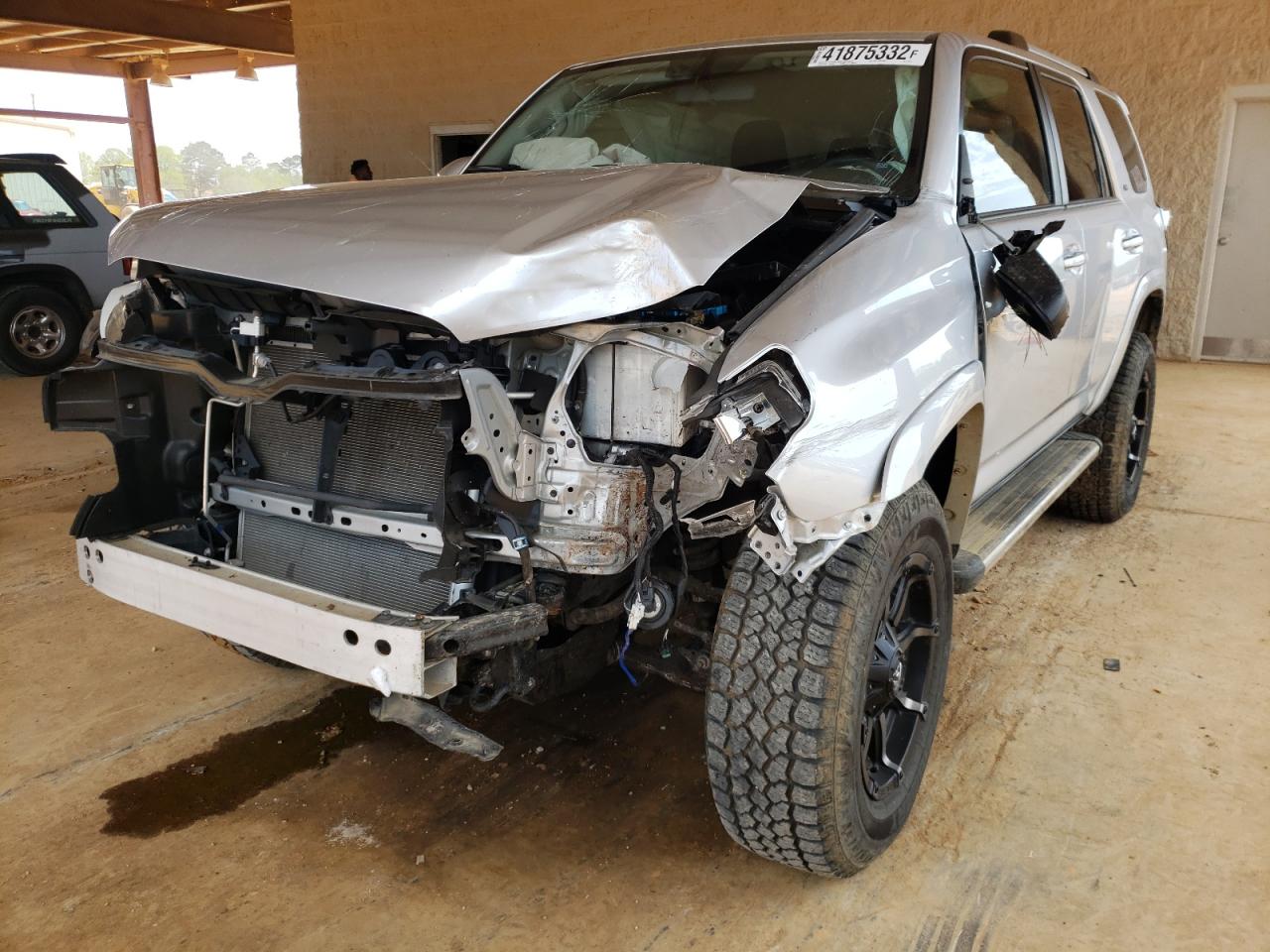 Photo 2 from auction – 2019 TOYOTA 4RUNNER SR with VIN JTEZU5JR9K5203721