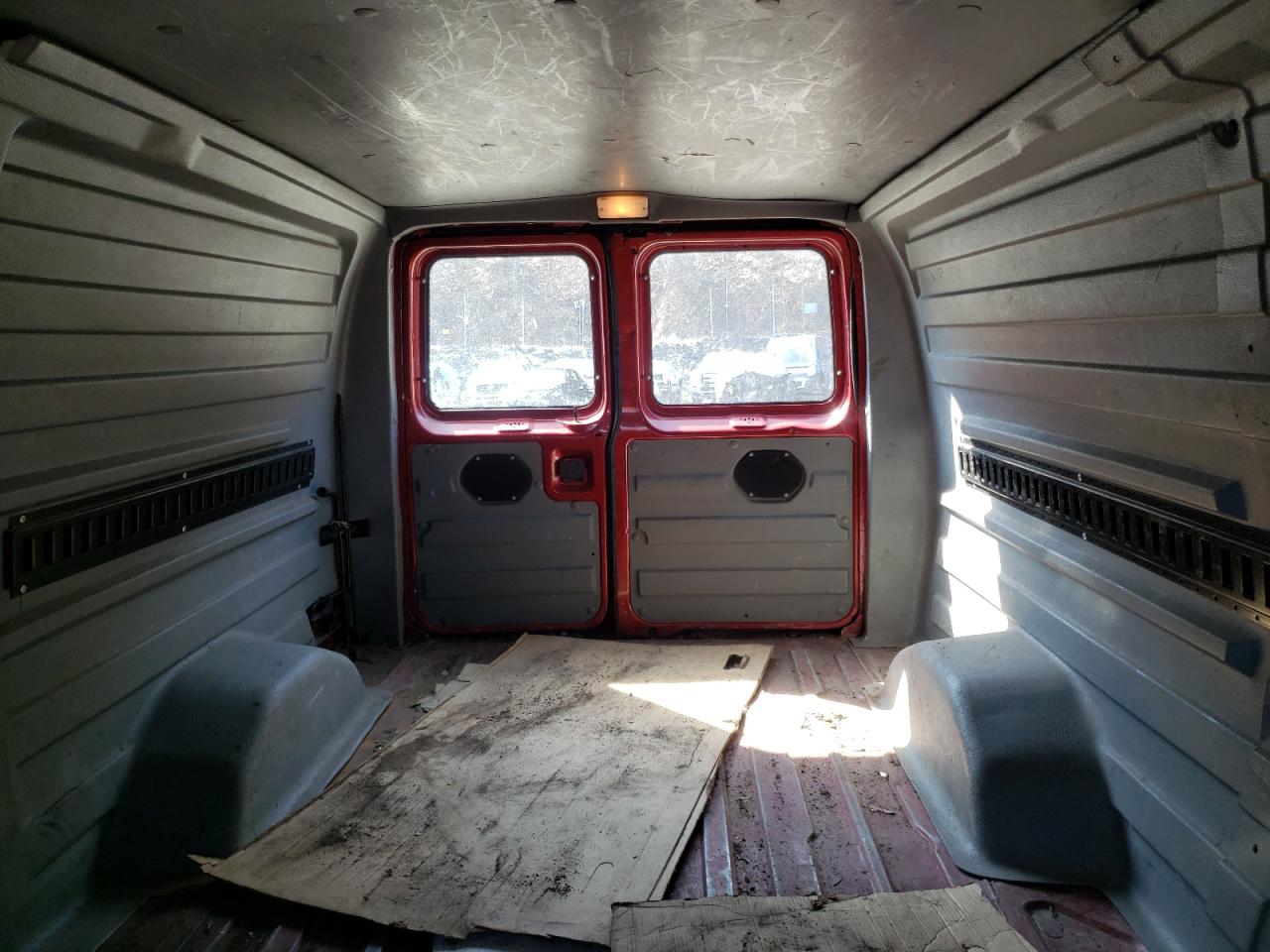 Photo 6 from auction – 1998 FORD ECONOLINE with VIN 1FTRE1428WHA27614