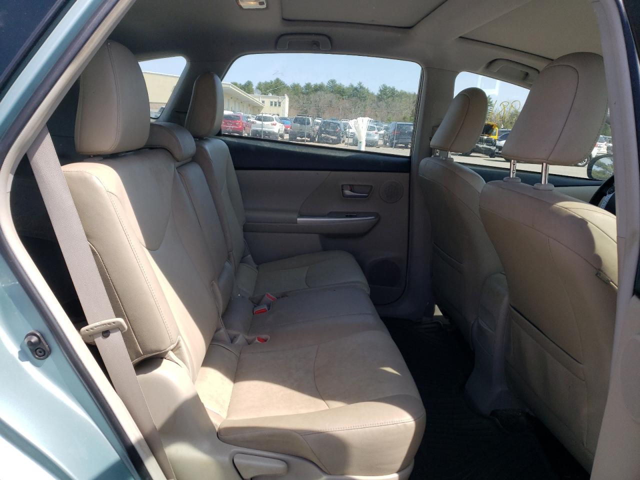 Photo 6 from auction – 2014 TOYOTA PRIUS V with VIN JTDZN3EU9E3363280