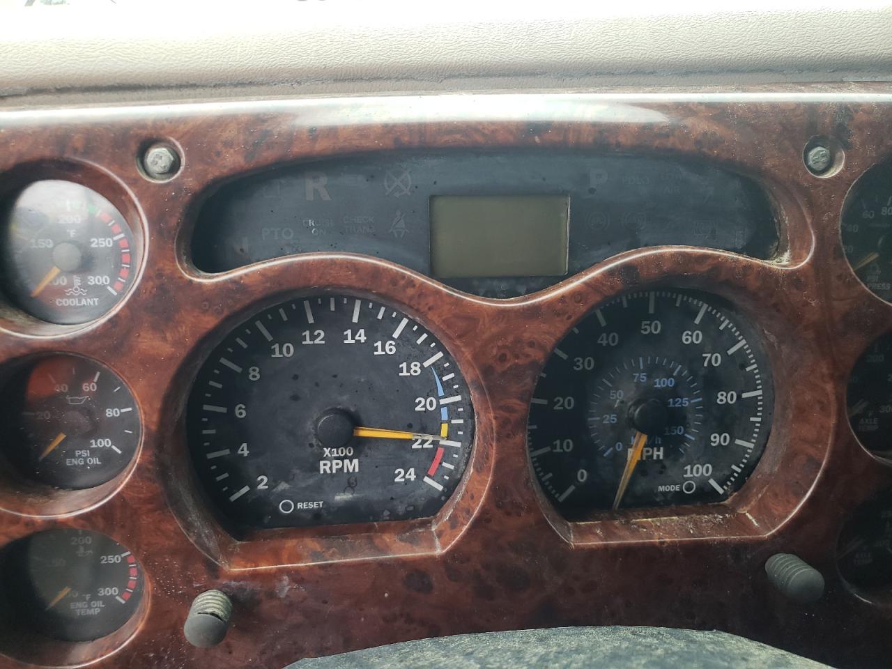 Photo 8 from auction – 2001 MACK 600 CX600 with VIN 1M1AE07Y81W006757
