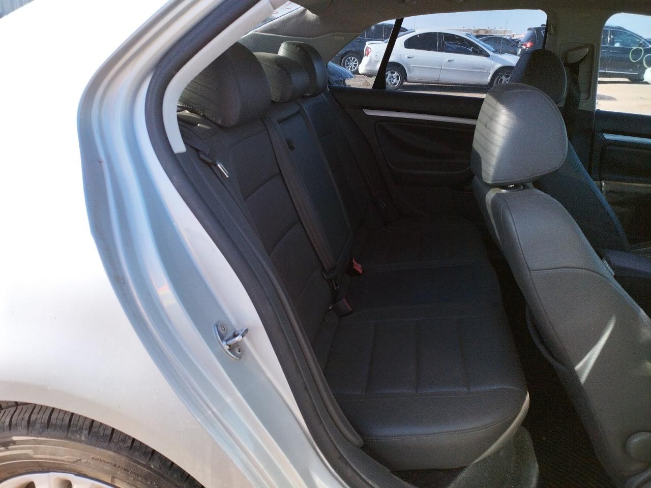 Photo 6 from auction – 2007 VOLKSWAGEN JETTA WOLF with VIN 3VWEF71K27M185346