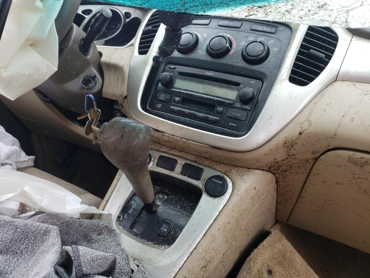 Photo 9 from auction – 2005 TOYOTA HIGHLANDER with VIN JTEGD21A350120156