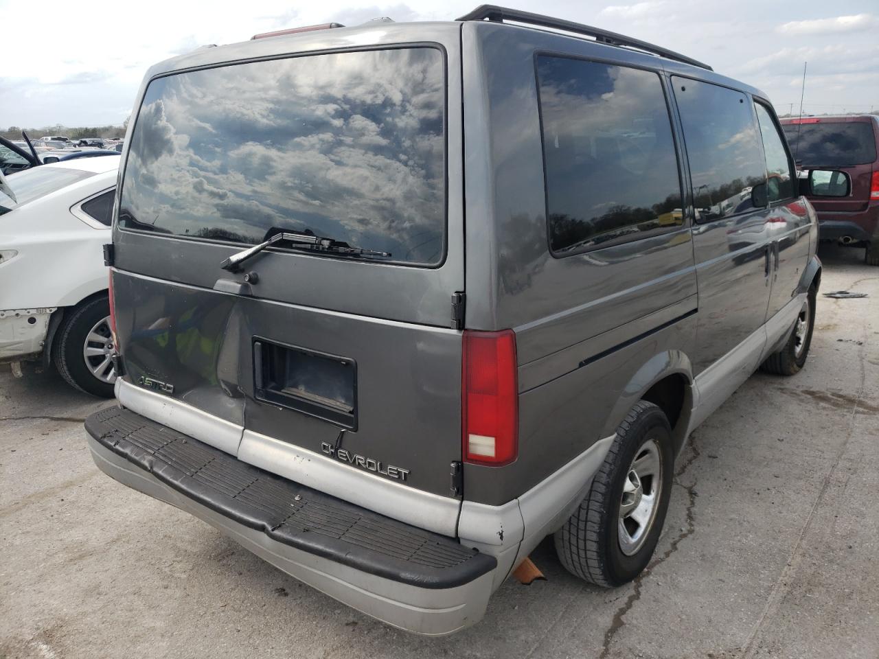 Photo 4 from auction – 2000 CHEVROLET ASTRO with VIN 1GNDM19W3YB112236