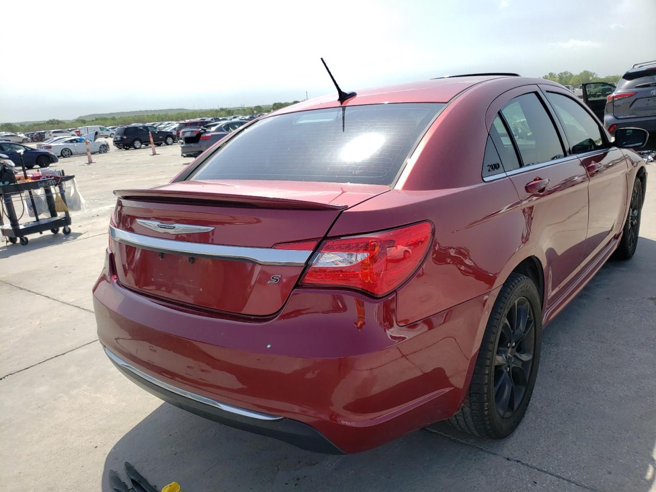 Photo 4 from auction – 2013 CHRYSLER 200 LIMITE with VIN 1C3CCBCG9DN719348