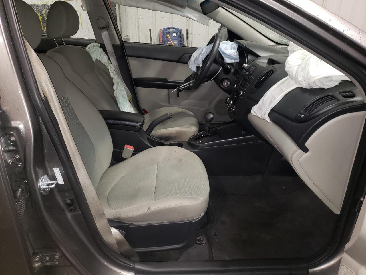 Photo 5 from auction – 2010 KIA FORTE EX with VIN KNAFU4A26A5218757