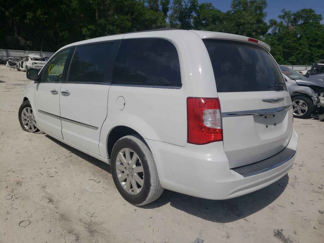 Photo 3 from auction – 2014 CHRYSLER TOWN & COU with VIN 2C4RC1BG2ER422833