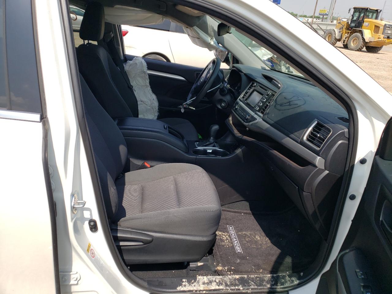 Photo 5 from auction – 2018 TOYOTA HIGHLANDER with VIN 5TDZARFH5JS039669