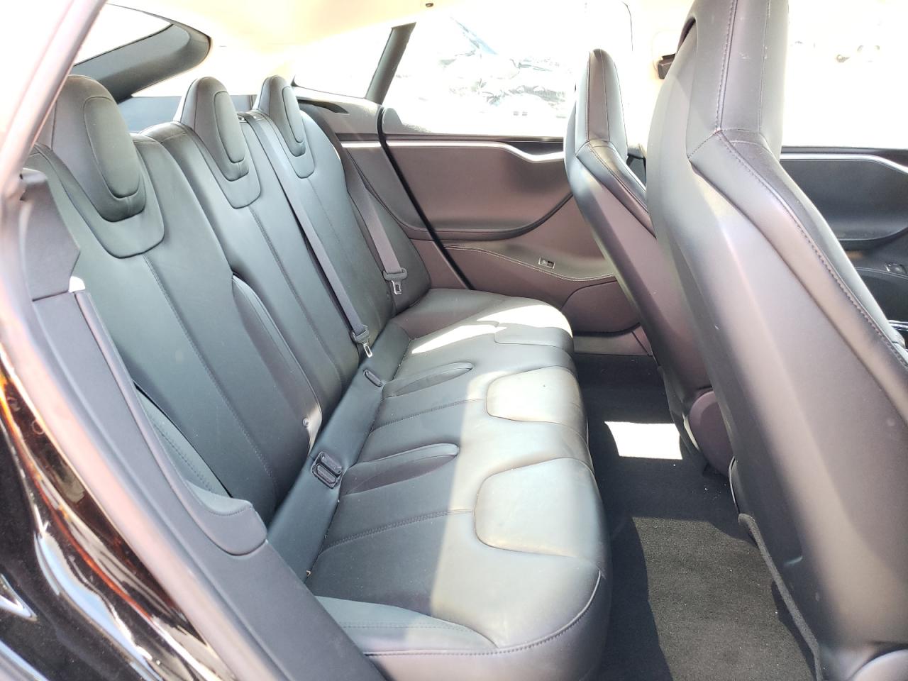 Photo 6 from auction – 2014 TESLA MODEL S with VIN 5YJSA1S14EFP38751