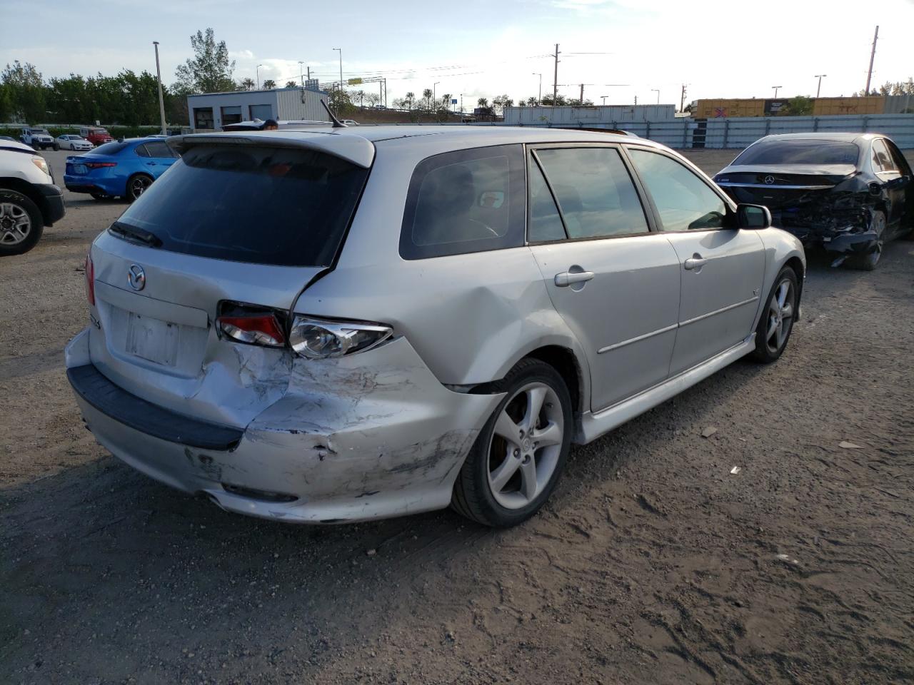 صورة رقم 4 من المزاد - 2004 MAZDA 6 S مع VIN 1YVFP82DX45N86794
