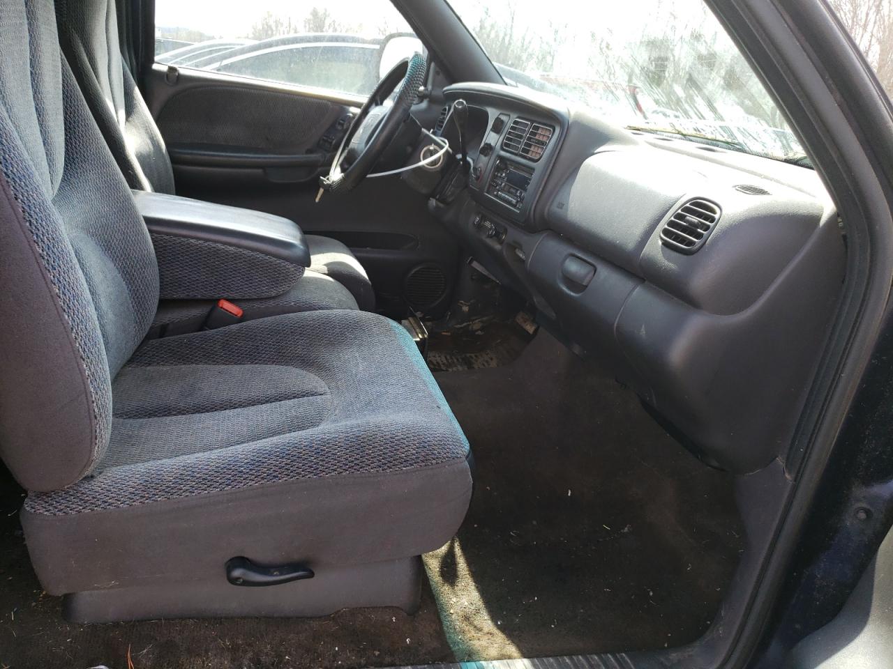 Photo 5 from auction – 1999 DODGE DAKOTA with VIN 1B7GL22Y9XS268886
