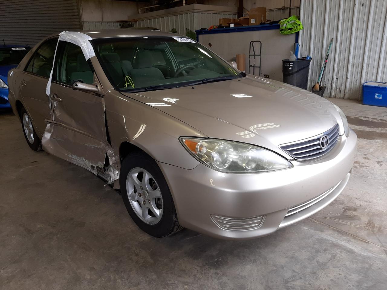 TOYOTA CAMRY LE 2005 with VIN 4T1BE32K75U961684 - Photo from auction