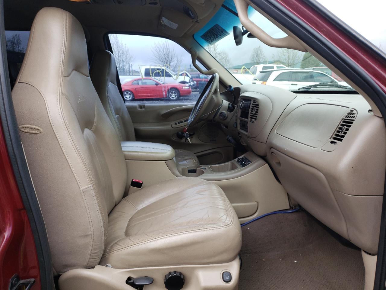 Фото 5 с аукциона – 2000 FORD EXPEDITION с VIN 1FMFU18L4YLB81046