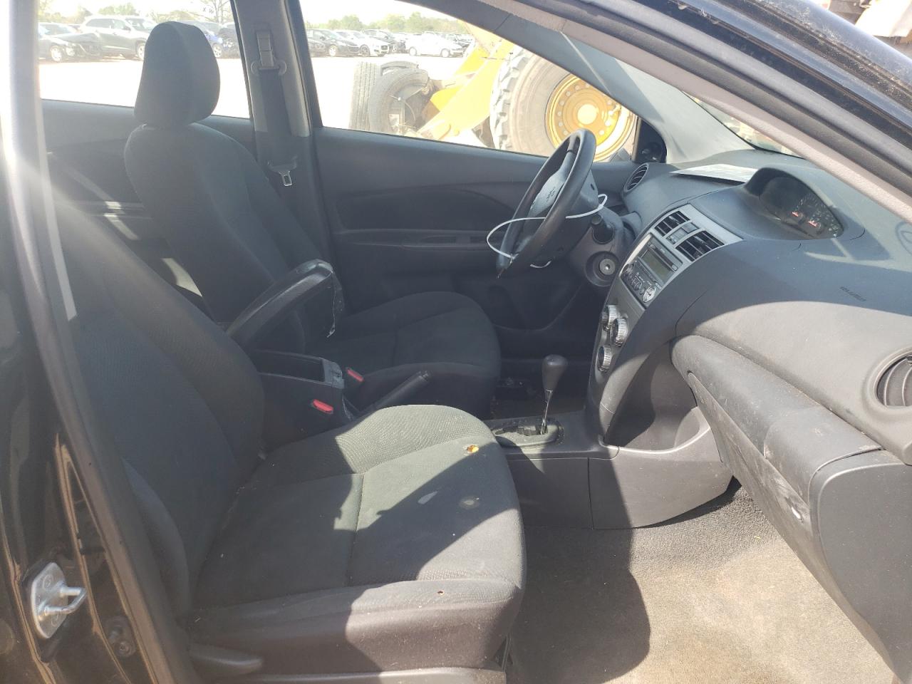 Photo 5 from auction – 2012 TOYOTA YARIS with VIN JTDBT4K34CL025114