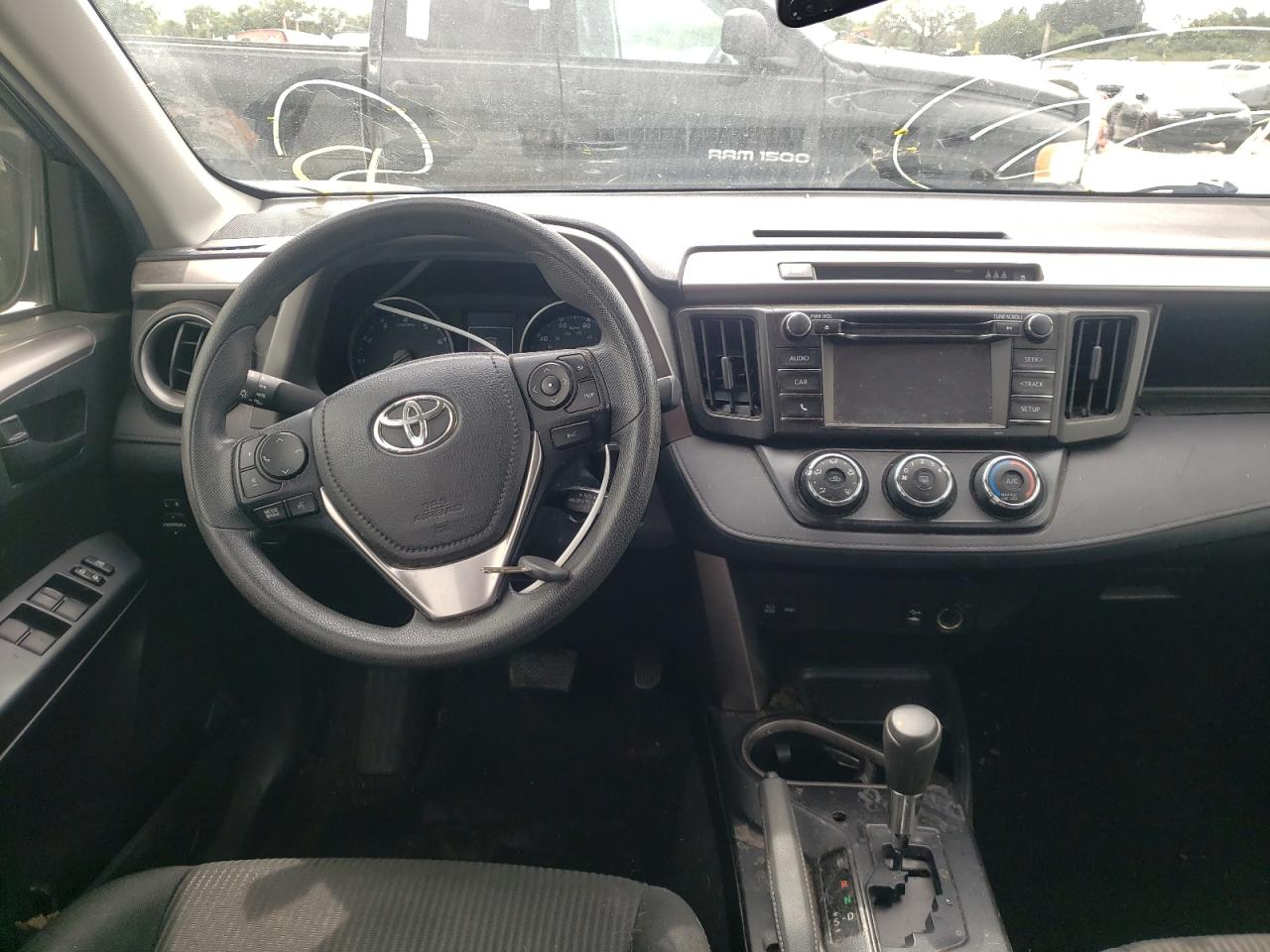 Photo 9 from auction – 2018 TOYOTA RAV4 LE with VIN JTMZFREV0JJ156971