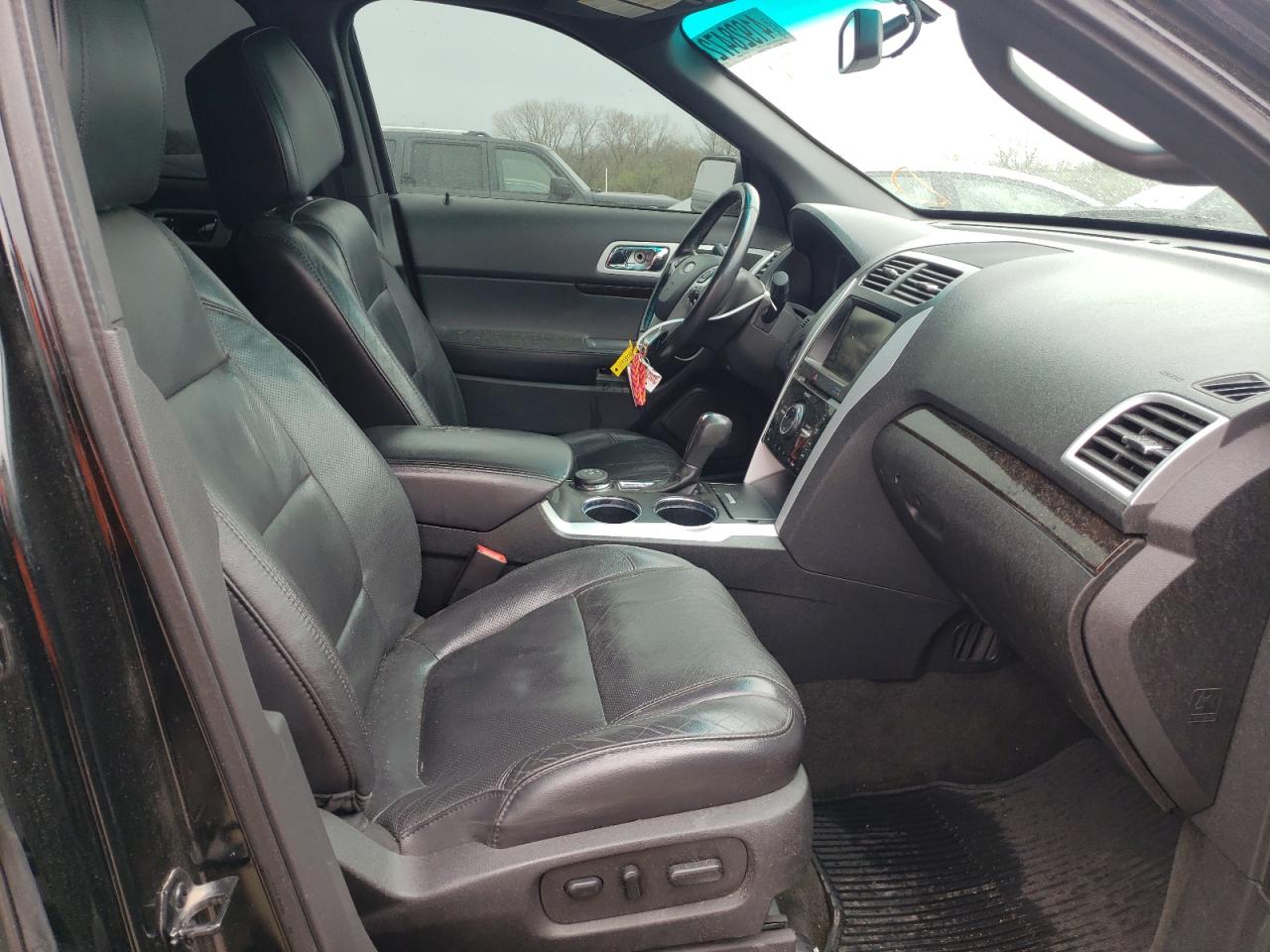 Photo 5 from auction – 2014 FORD EXPLORER L with VIN 1FM5K8F8XEGA79912