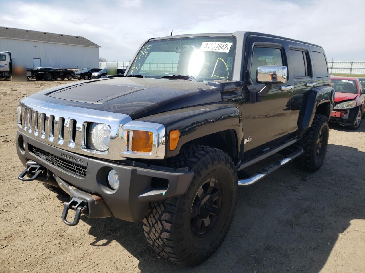 Photo 2 from auction – 2007 HUMMER H3 with VIN 5GTDN13E578239175