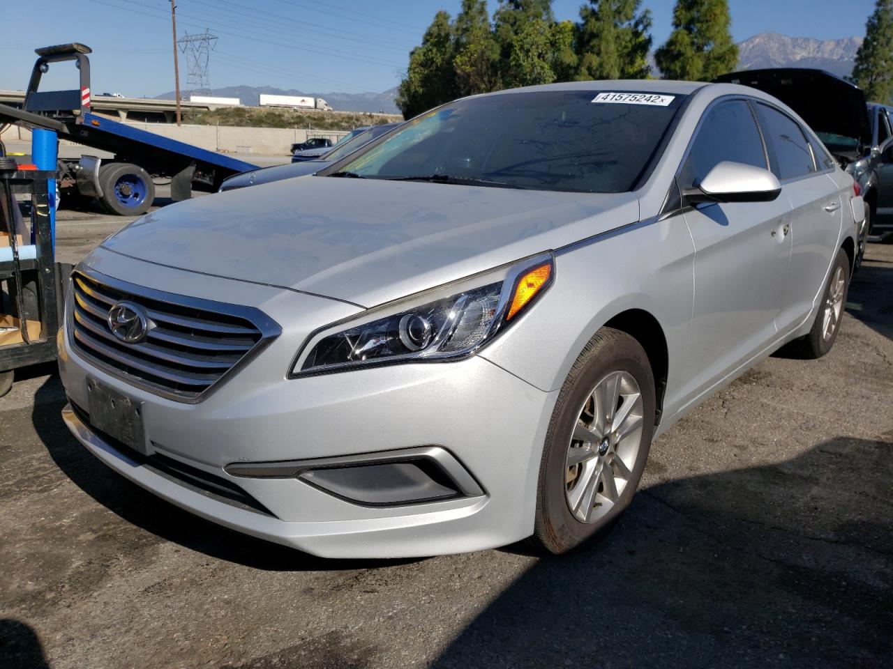 Photo 2 from auction – 2017 HYUNDAI SONATA SE with VIN 5NPE24AF8HH486811