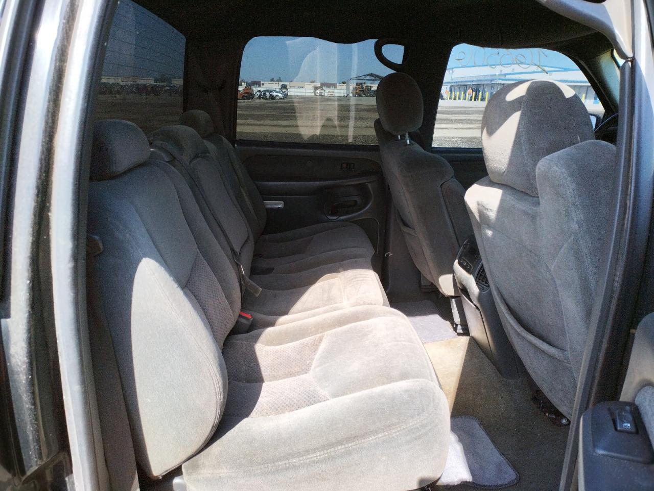 Photo 6 from auction – 2003 CHEVROLET SILVERADO with VIN 1GCHC23183F251523