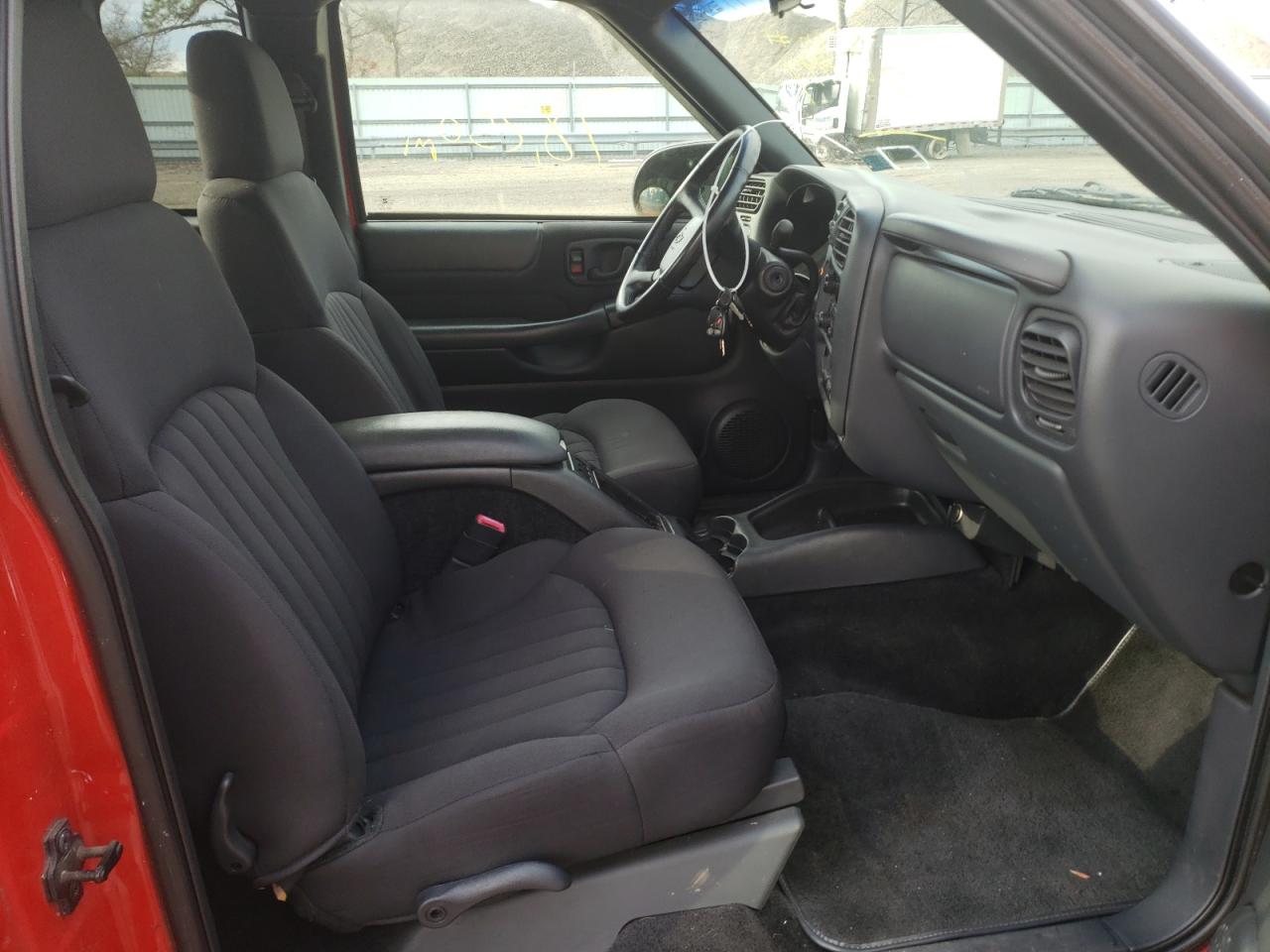 Photo 5 from auction – 2003 CHEVROLET S10 PICKUP with VIN 1GCDT19X738241994